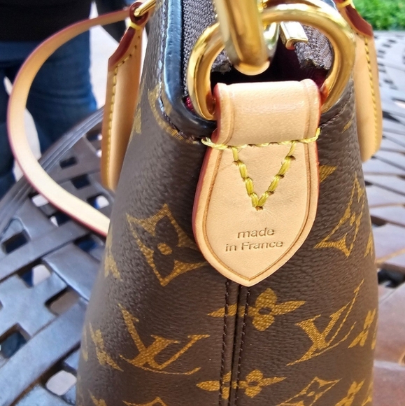 louis Vuitton handbags - Picture 8 of 11